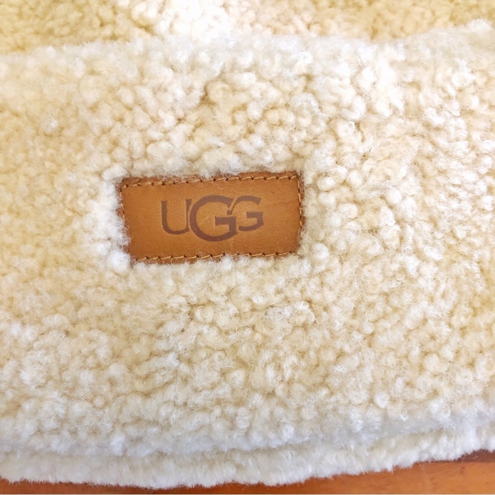 NWT UGG Genuine Sheepskin Cuff Winter Hat Waterproof Curly Shearling Beanie L/XL - Picture 2 of 15